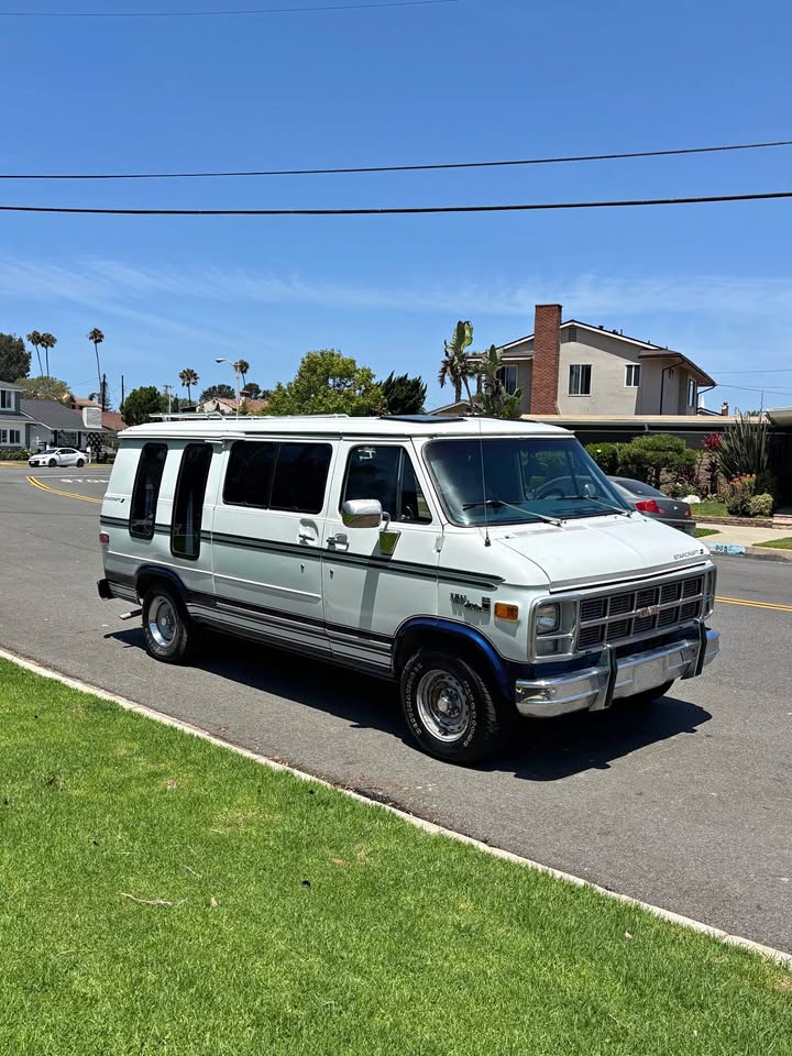 GMC Vandura G2500 STARCRAFT Conversion Van 1982