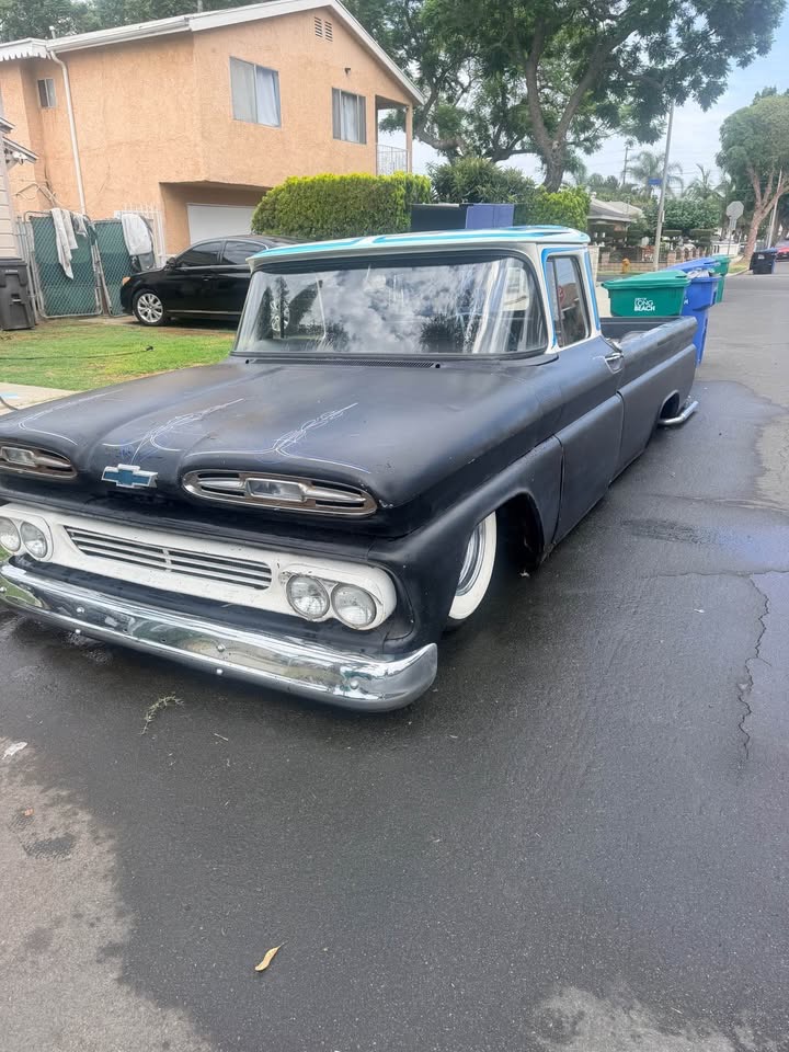Chevrolet C10 Long Bed Custom 1960 – V8 350 / TH700R4 – Suspensions Pneumatiques Air Ride – Train Avant Mustang II