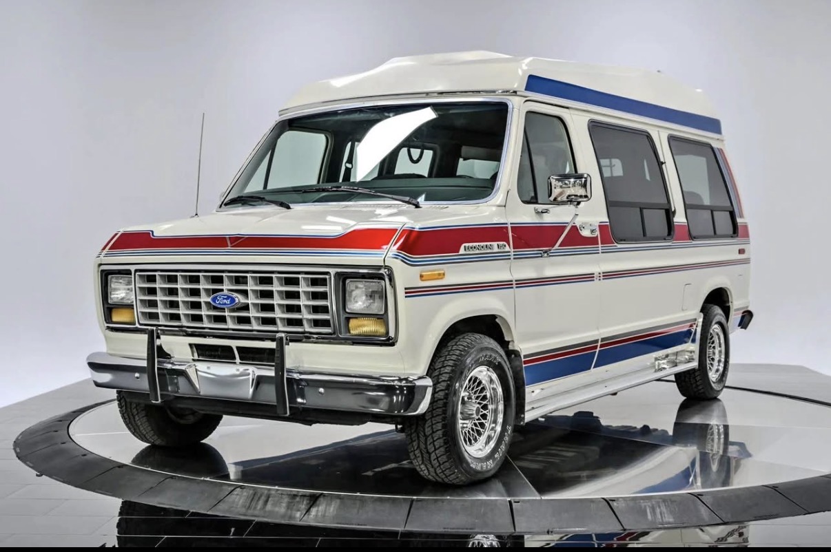 Ford Econoline E150 High Top 1990 – V8 & Boîte Auto
