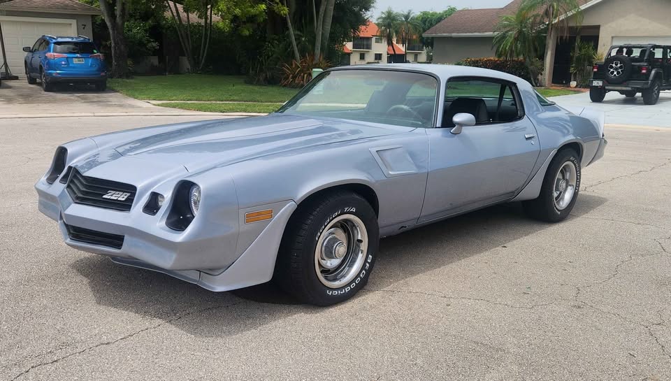 Chevrolet Camaro Z28 Coupé 1981 – V8 350ci (5.7L) – Boîte Auto – Dernier Millésime Génération 2