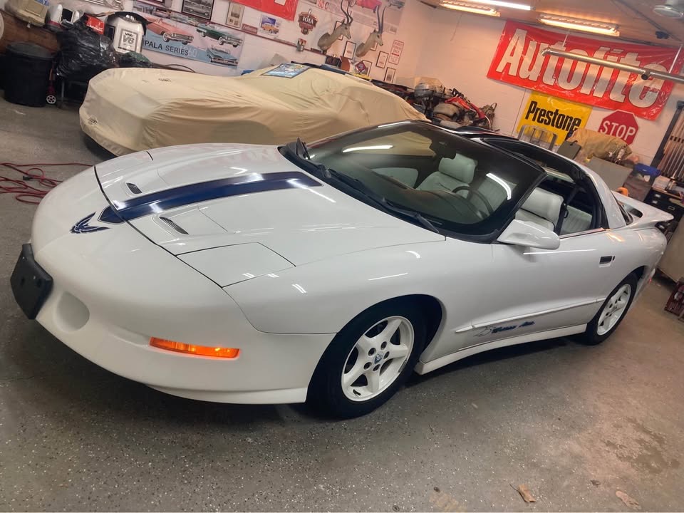 Pontiac Firebird Trans Am 1994 « 25th Anniversary » – V8 5.7L LT1 – Boîte Auto – Toits T-Tops