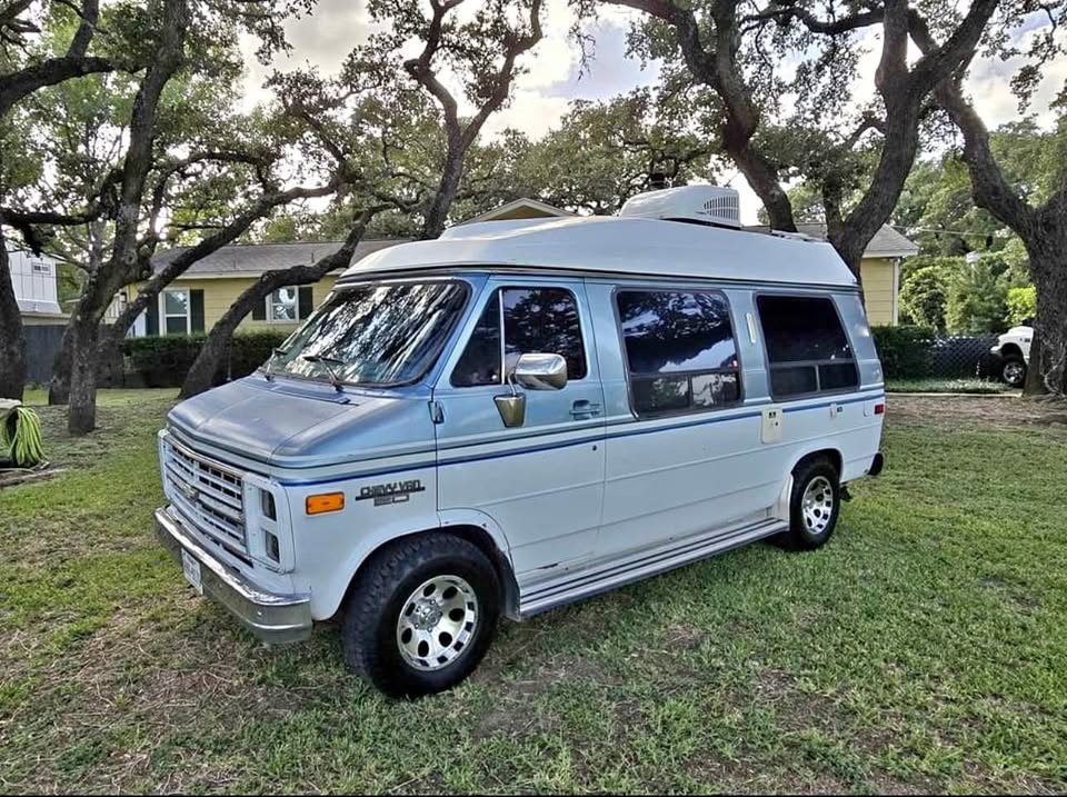 Chevrolet Chevy Van G20 « Rocky Ridge Camper » 1990